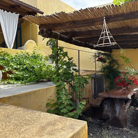 Salina Da Raffaele E Josefine Apartment Malfa (Salina)